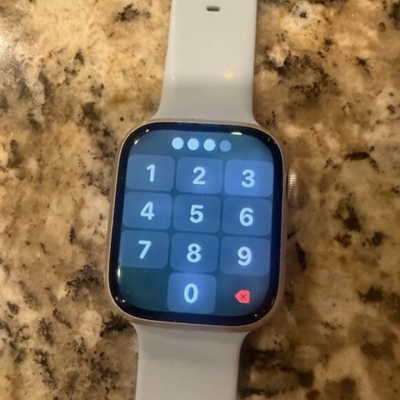Apple Watch Series 7 (GPS) 41mm Aluminum Case - Picture 5 of 7